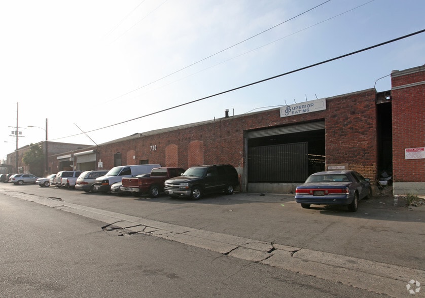 710-734 E 62nd St, Los Angeles, CA à louer - Photo du bâtiment - Image 3 de 34