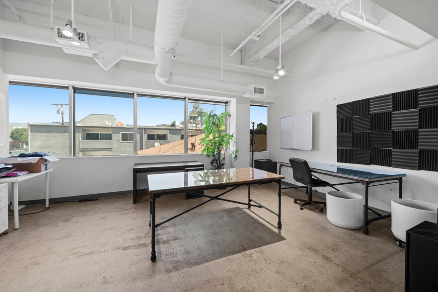 8447 Wilshire Blvd, Beverly Hills, CA à louer - Photo intérieure - Image 3 de 8