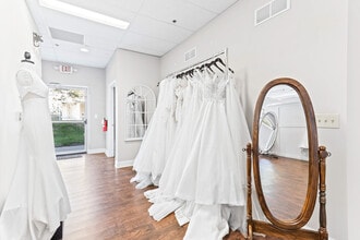 3219-3241 Tremont Rd, Upper Arlington, OH for lease Building Photo- Image 2 of 3