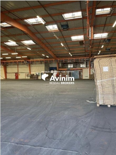 Industrial in Tarascon for lease - Building Photo - Image 3 of 5