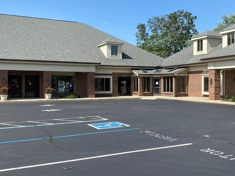 254 E Carmel Dr, Carmel, IN for lease - Building Photo - Image 3 of 10