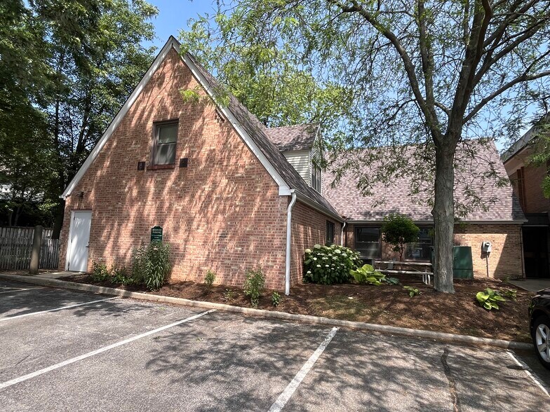 111 E Jefferson Ave, Naperville, IL à louer - Photo du bâtiment - Image 3 de 11