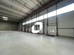 Industrial in Le Thillay for lease Interior Photo- Image 1 of 7
