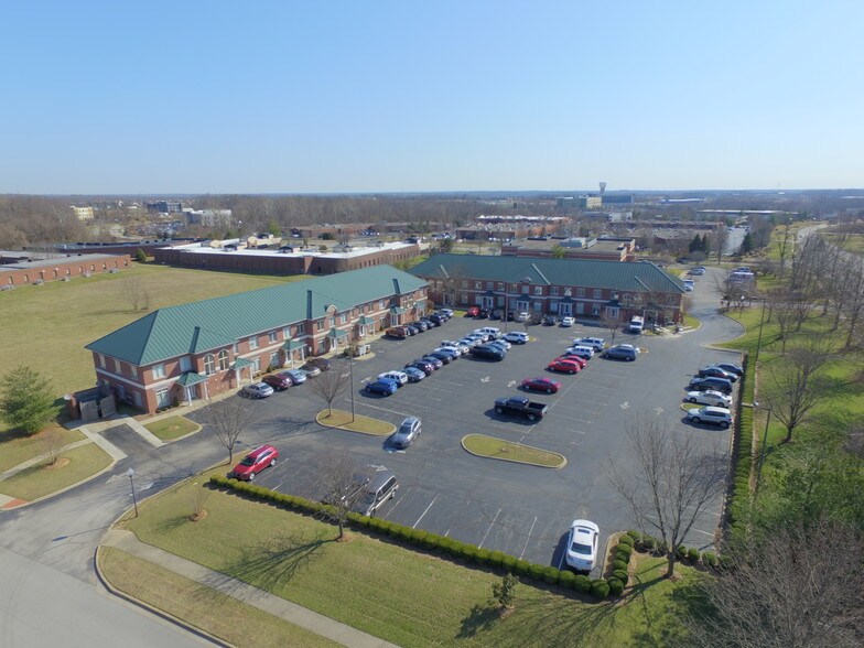 2527 Nelson Miller Pky, Louisville, KY à louer - Photo du bâtiment - Image 3 de 9