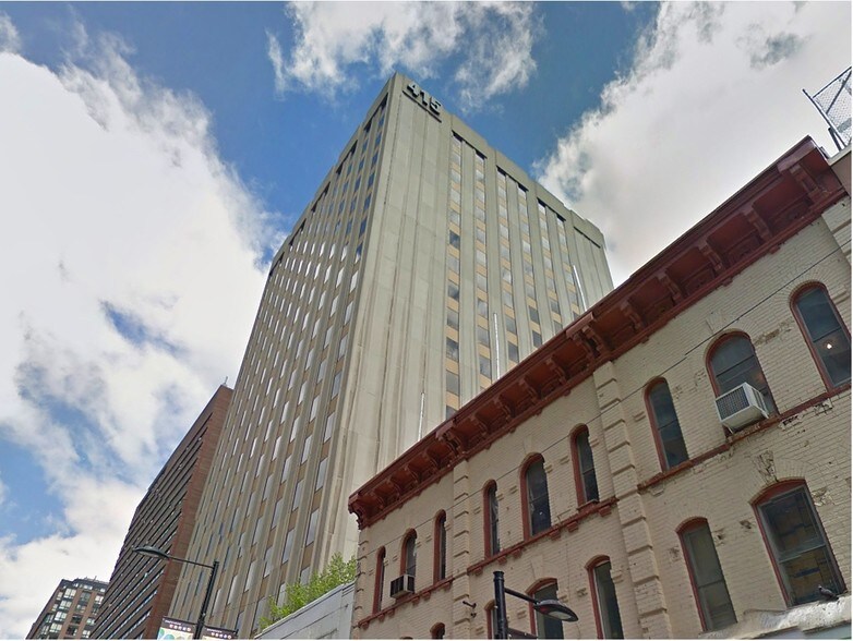 415 Yonge St, Toronto, ON à louer - Photo du bâtiment - Image 2 de 11