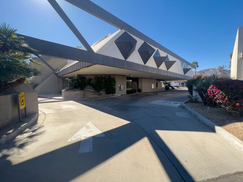 74010 El Paseo, Palm Desert, CA à vendre - Photo du bâtiment - Image 3 de 12