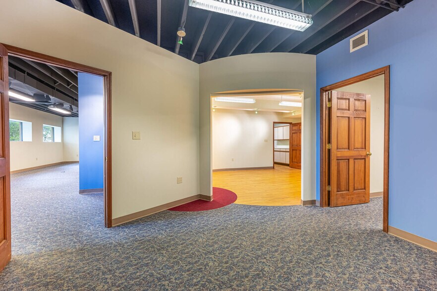 5600 Kentshire Dr, Dayton, OH à louer - Photo du bâtiment - Image 2 de 10