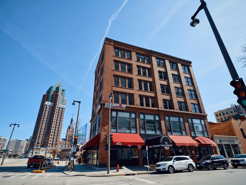 840-842 N Doctor M.L.K. Jr. Dr, Milwaukee, WI for lease - Building Photo - Image 1 of 5