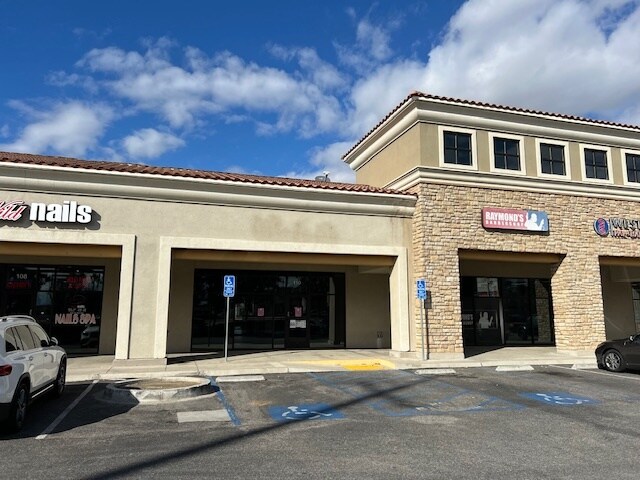 4700 Panama Ln, Bakersfield, CA à louer - Photo du bâtiment - Image 2 de 13