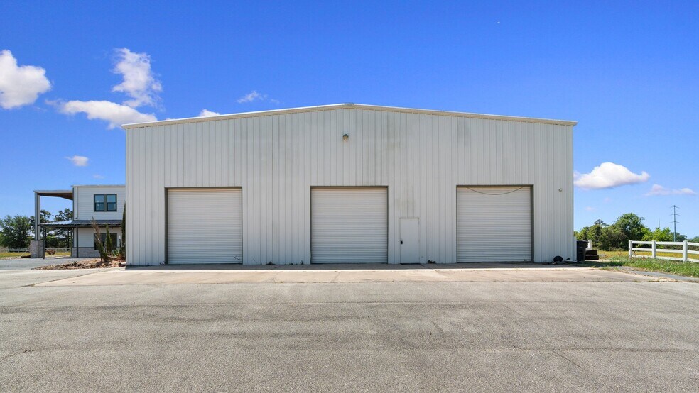 26069 Springer Cemetary Rd, Hockley, TX à vendre - Photo du bâtiment - Image 3 de 57