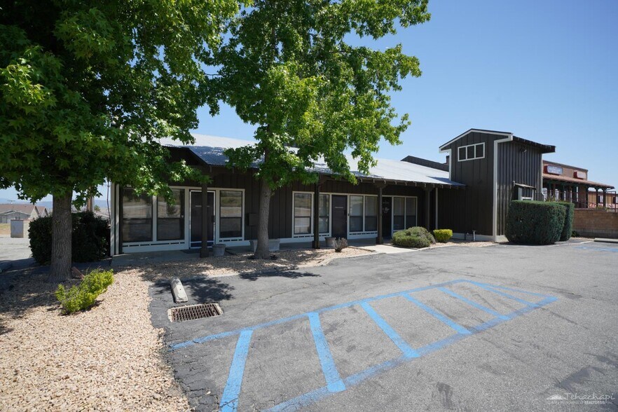 20031 W Valley Blvd, Tehachapi, CA à vendre - Photo du bâtiment - Image 1 de 22