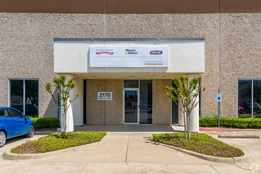 2170-2180 French Settlement Rd, Dallas, TX à louer - Photo du bâtiment - Image 2 de 7