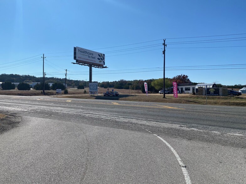 9807 HWY 71, Spicewood, TX à vendre - Photo principale - Image 3 de 10