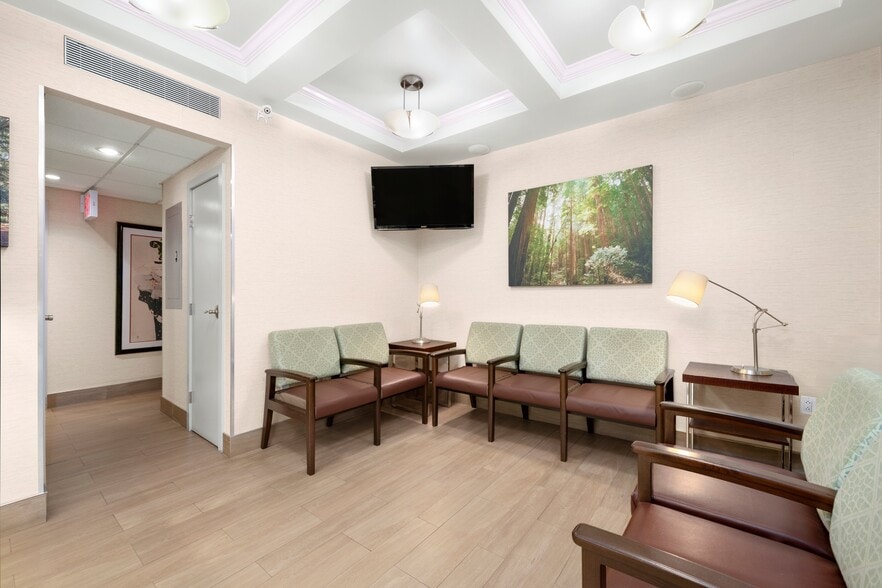121 E 60th St, New York, NY for sale - Building Photo - Image 3 of 12