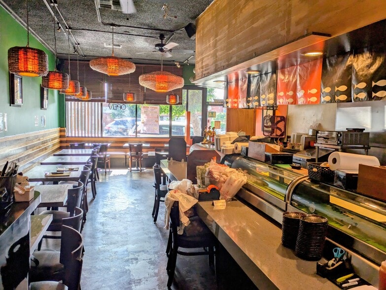 11617 Santa Monica Blvd, Los Angeles, CA for lease - Building Photo - Image 3 of 9