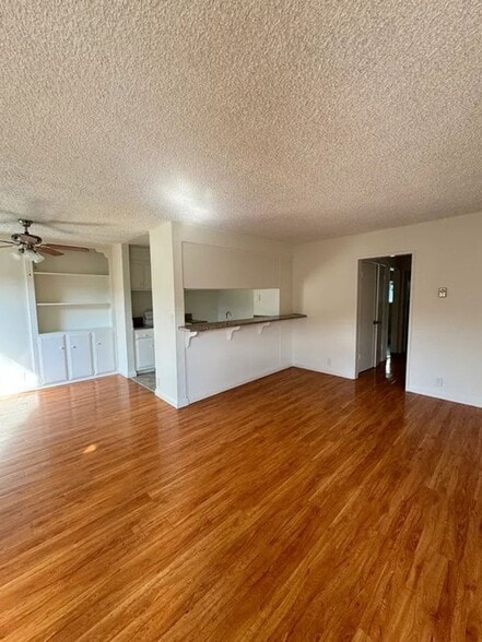 10535 Lindley Ave, Northridge, CA for lease - Building Photo - Image 3 of 3