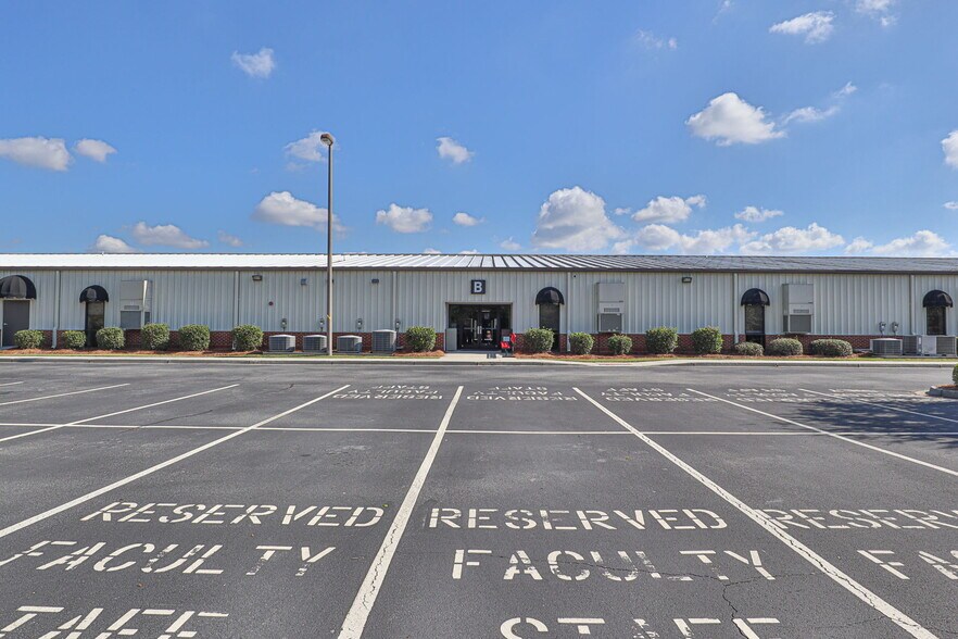 4201 N Forrest St, Valdosta, GA for lease - Primary Photo - Image 1 of 15
