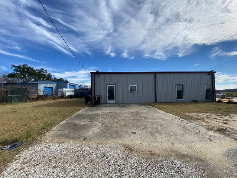 5490 Washington Blvd, Beaumont, TX for lease - Building Photo - Image 3 of 25