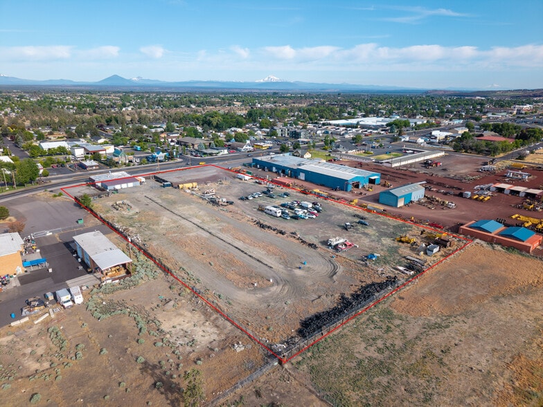958 Sixth St, Redmond, OR for sale - Aerial - Image 1 of 5