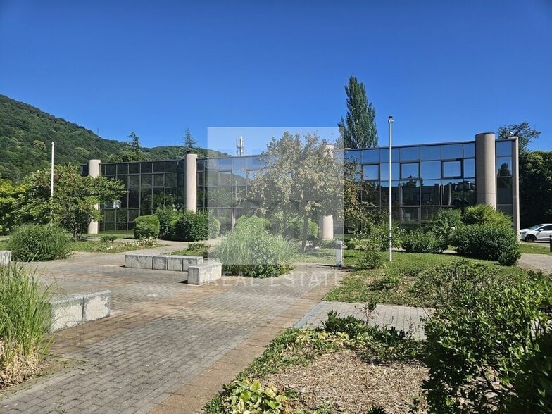 Office in Seyssinet-Pariset for sale - Building Photo - Image 2 of 12