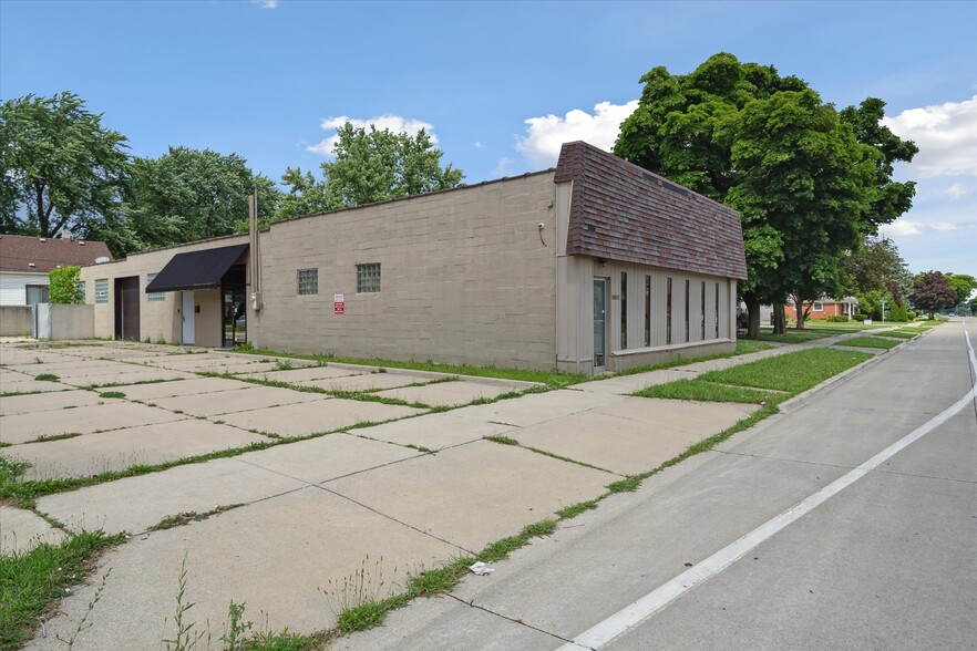 16811 Stephens, Eastpointe, MI à louer - Photo du bâtiment - Image 2 de 27