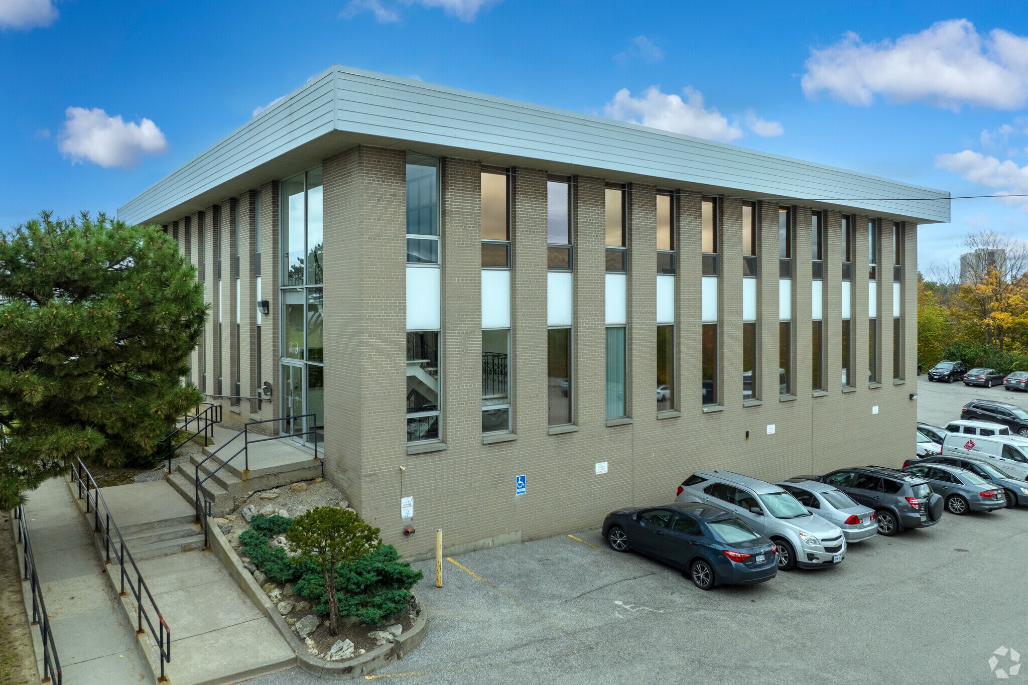 109 Railside Rd, Toronto, ON for sale Primary Photo- Image 1 of 6