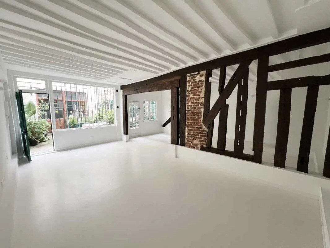 Office in Paris for sale Building Photo- Image 1 of 5