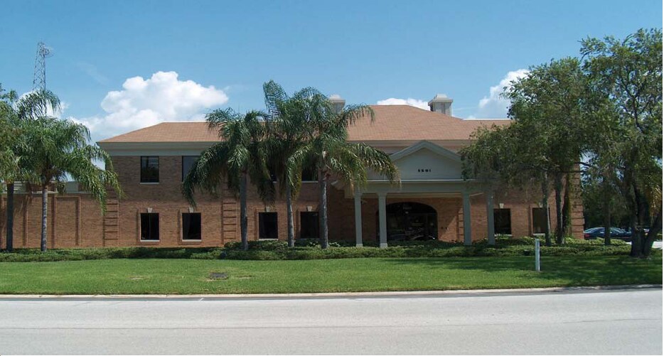 5501 W Gray St, Tampa, FL à louer - Photo du bâtiment - Image 3 de 20
