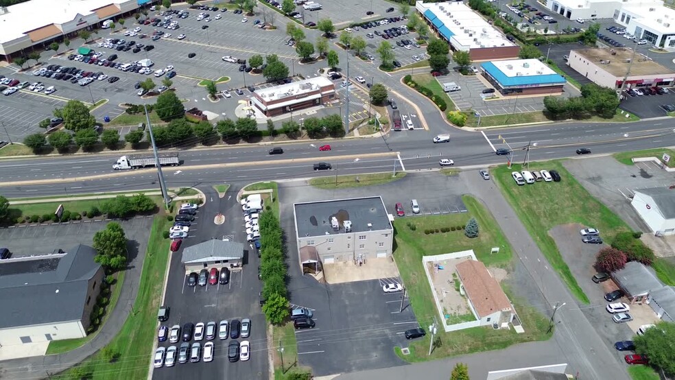 Three Buildings On US-28 in Manassas portefeuille de 3 propriétés à vendre sur LoopNet.ca - Vidéo sur l’inscription commerciale - Image 2 de 7