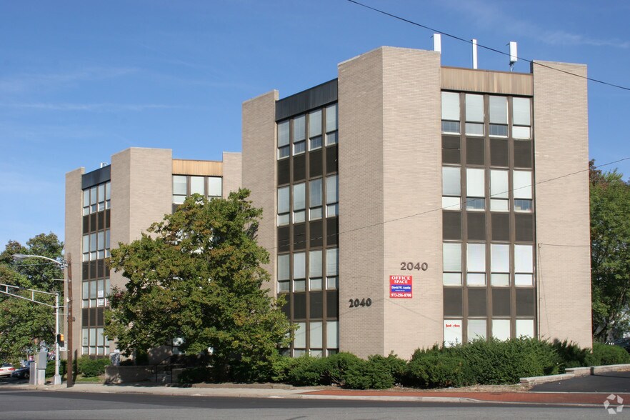 2040 Millburn Ave, Maplewood, NJ à louer - Photo du bâtiment - Image 3 de 9