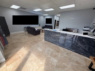 Plus de détails pour 1090 Innovation Ave, North Port, FL - Local d'activités à louer