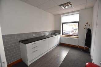 2 Candymill Ln, Hamilton for lease Interior Photo- Image 2 of 2