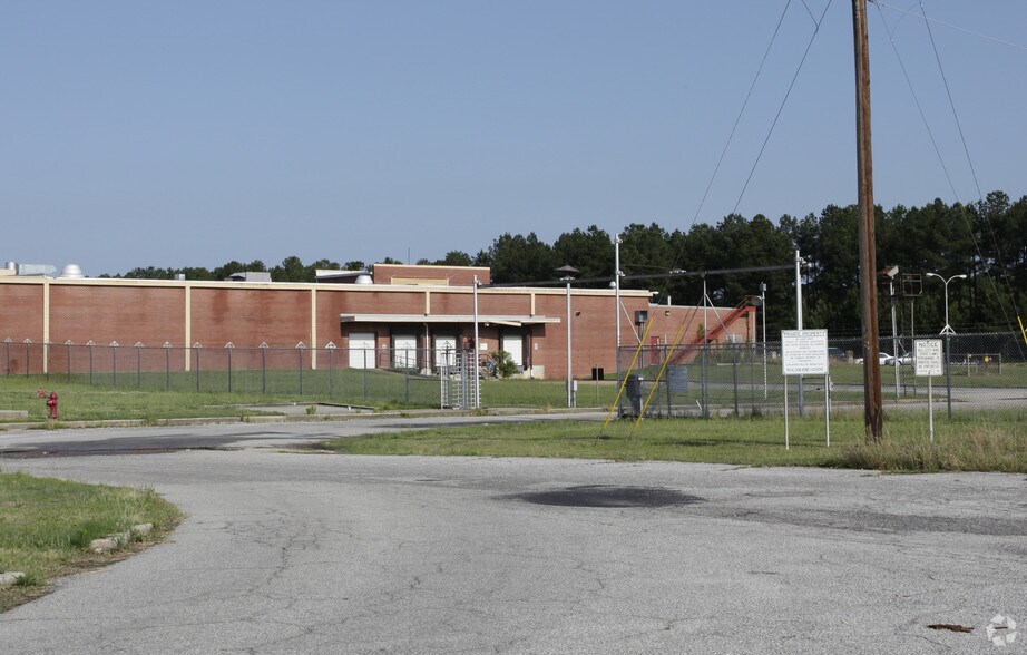 100 Bailey Plant Rd, Clinton, SC à vendre - Photo du bâtiment - Image 2 de 7