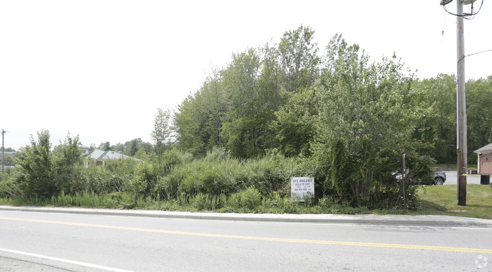 1075 Stoneleigh Ave, Carmel, NY for sale - Building Photo - Image 2 of 2
