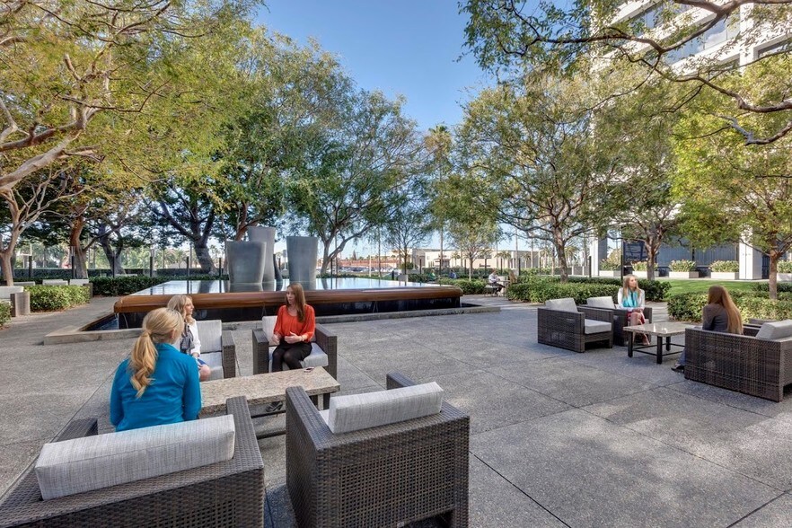 620 Newport Center Dr, Newport Beach, CA à louer - Autre - Image 2 de 13