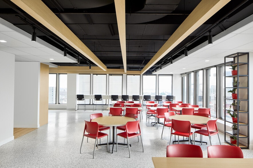 800 Boul De Maisonneuve E, Montréal, QC à louer - Photo intérieure - Image 3 de 12