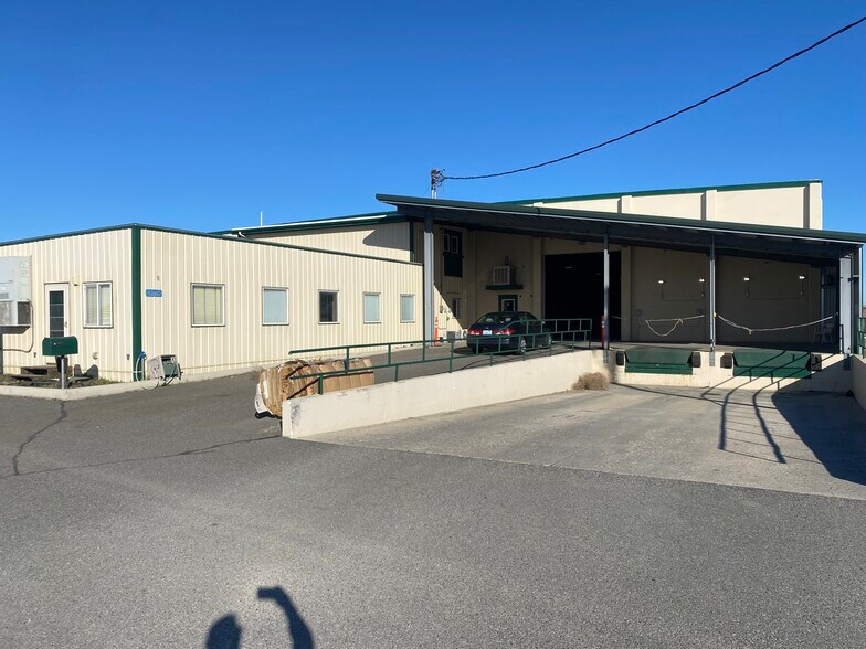 4502 N Stearman Ave, Pasco, WA à louer - Photo du bâtiment - Image 3 de 6