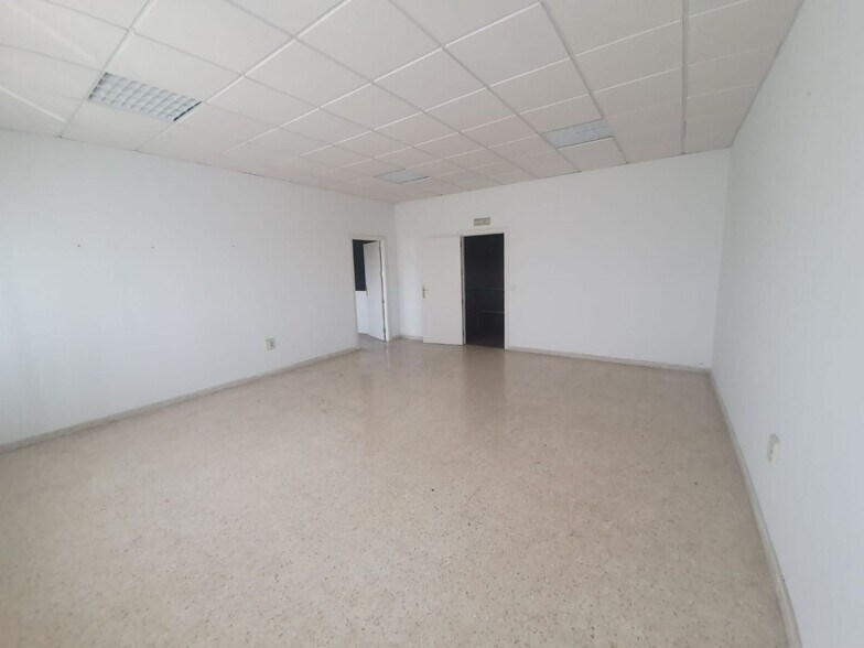 Calle de la Palmera Dos Hermanas, la, S/N, MOTILLA DEL PALANCAR, Sevilla à louer - Photo du bâtiment - Image 3 de 26