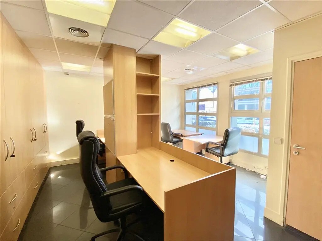 Office in Neuilly-sur-Seine for sale Building Photo- Image 1 of 7