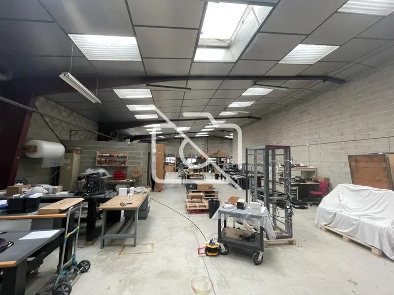 Industrial in Bondoufle for lease Interior Photo- Image 1 of 2