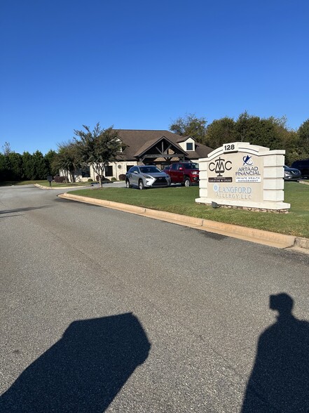 128 Tommy Stalnaker Dr, Warner Robins, GA à vendre - Photo du bâtiment - Image 3 de 5