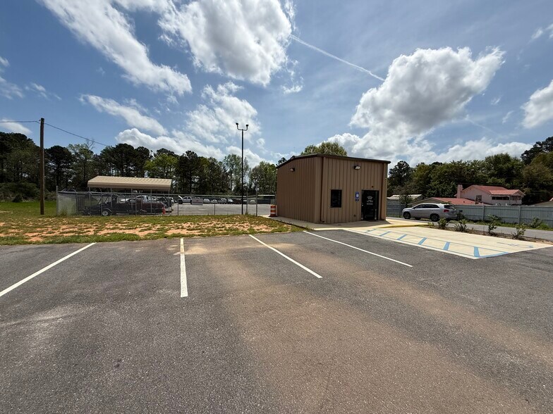 1026 Country Club Dr, Auburn, AL à vendre - Photo du bâtiment - Image 2 de 10