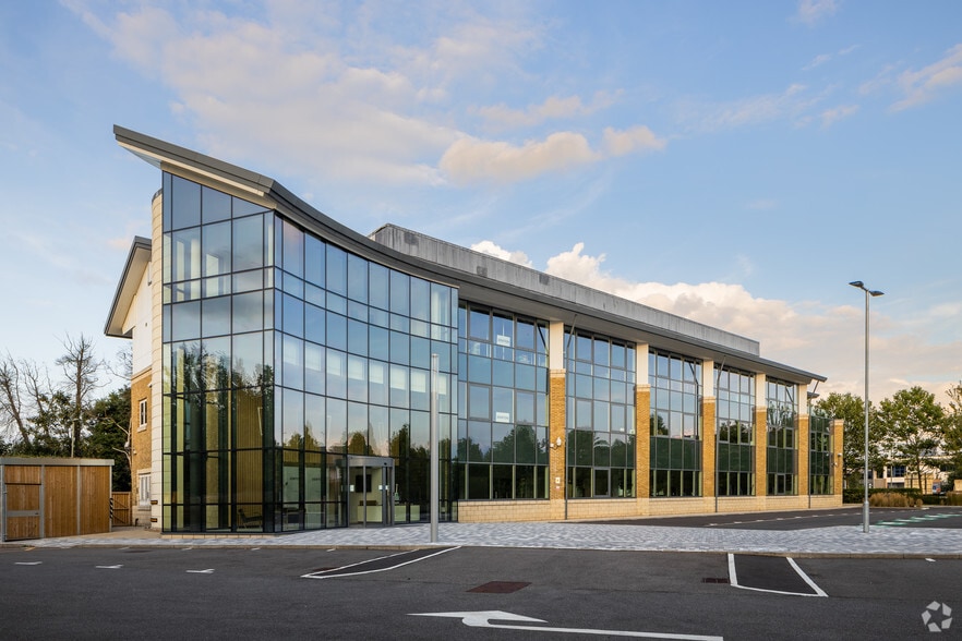 400 Dashwood Lang Rd, Addlestone à louer - Photo principale - Image 1 de 15