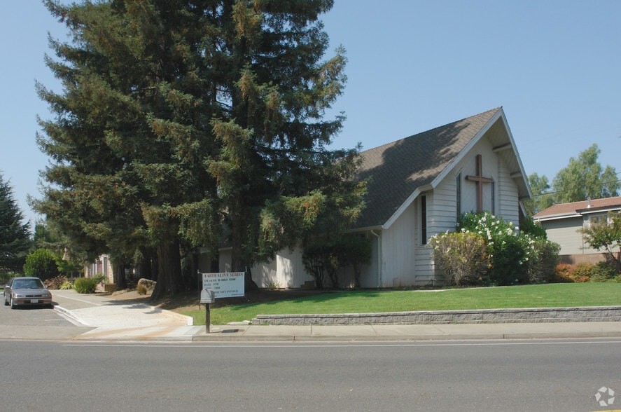 460 S El Monte Ave, Los Altos, CA à louer - Photo du bâtiment - Image 2 de 3