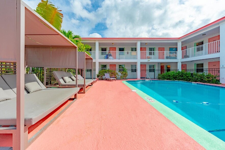 333 Hamden Dr, Clearwater Beach, FL à vendre - Photo du bâtiment - Image 1 de 15