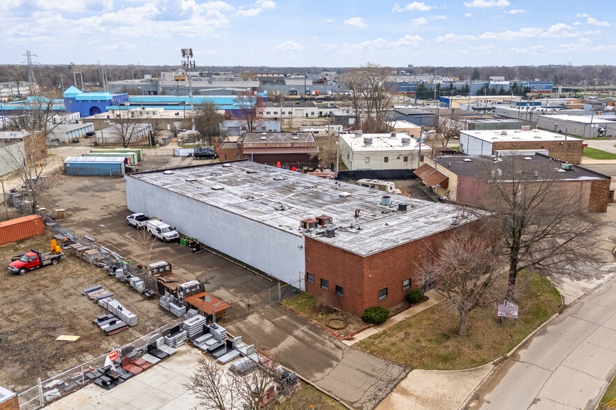 24400 Capitol St, Redford Township, MI for sale - Building Photo - Image 1 of 11