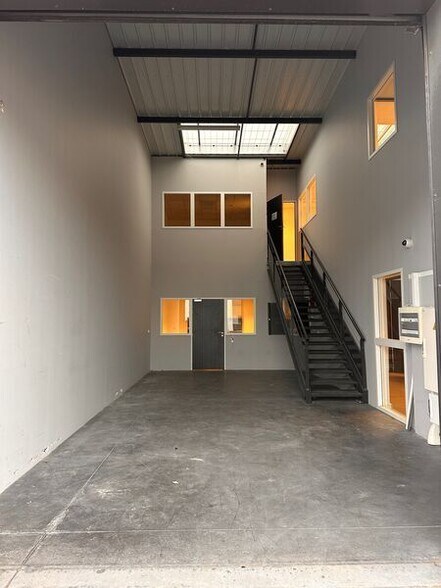 10 Rue Jacquard, Chassieu à louer - Photo intérieure - Image 1 de 8