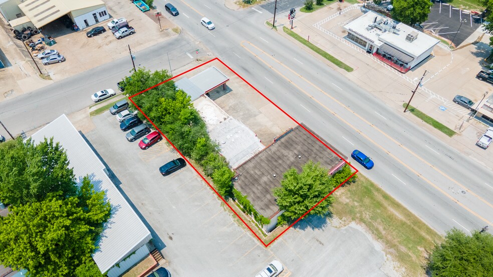 919 11th St, Huntsville, TX à vendre - Photo du bâtiment - Image 2 de 7