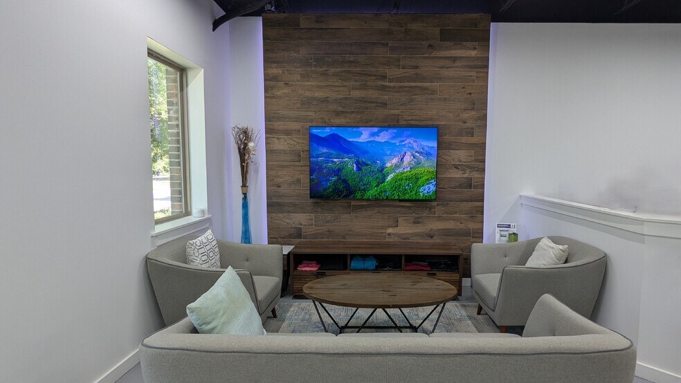 208 S Cottonwood Dr, Richardson, TX à vendre - Photo intérieure - Image 3 de 9