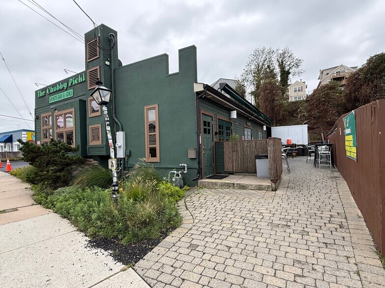 23 Bay Ave, Highlands, NJ à vendre - Photo du bâtiment - Image 3 de 12